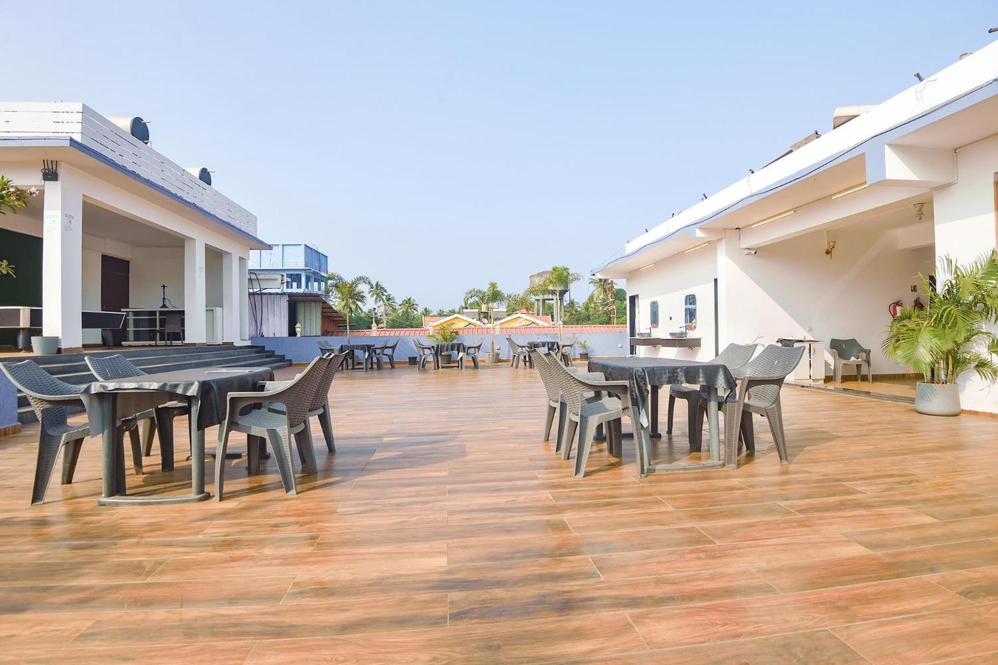 Fabexpress Neo Calangute Beach Resort Exterior photo