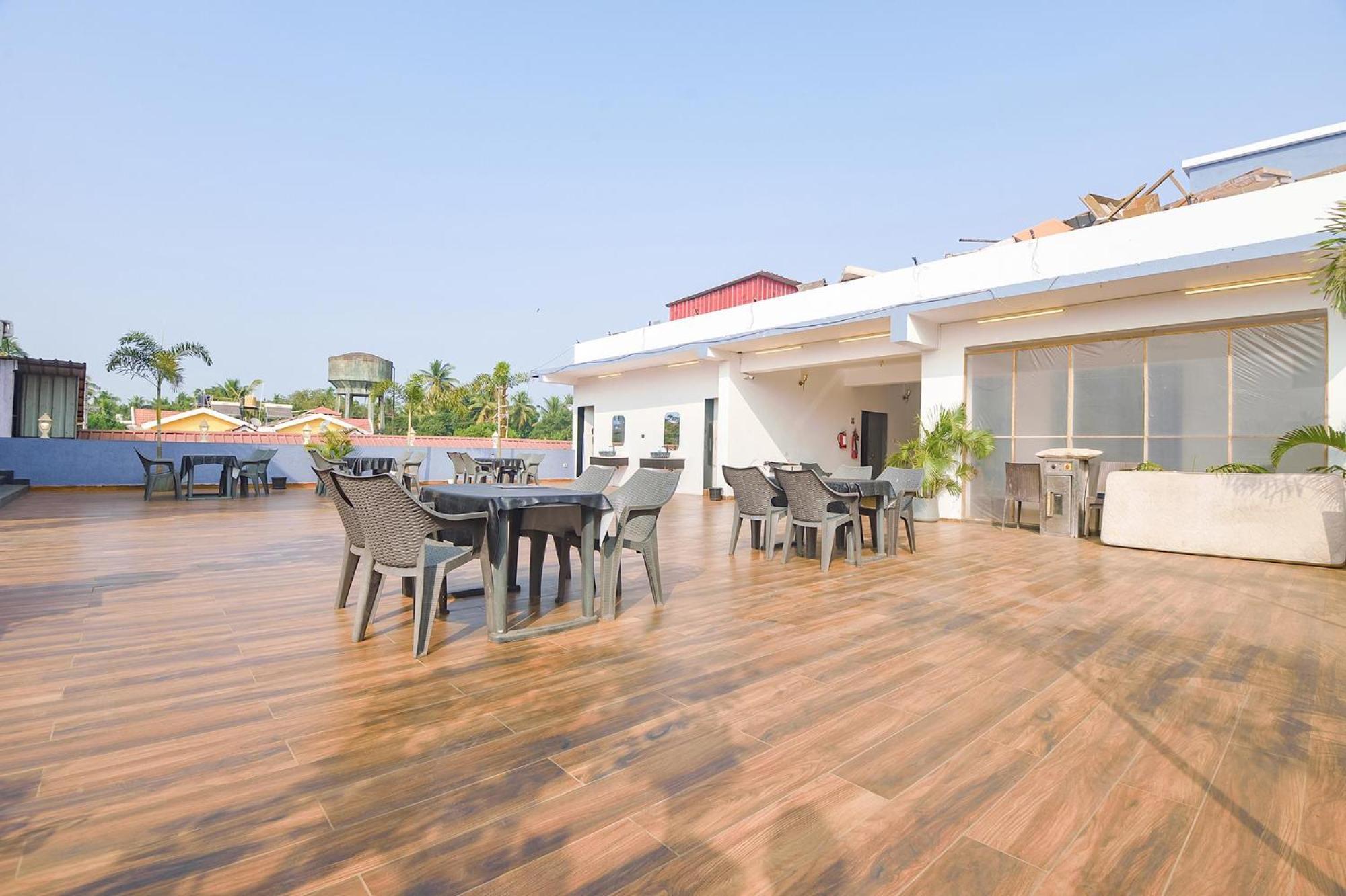 Fabexpress Neo Calangute Beach Resort Exterior photo